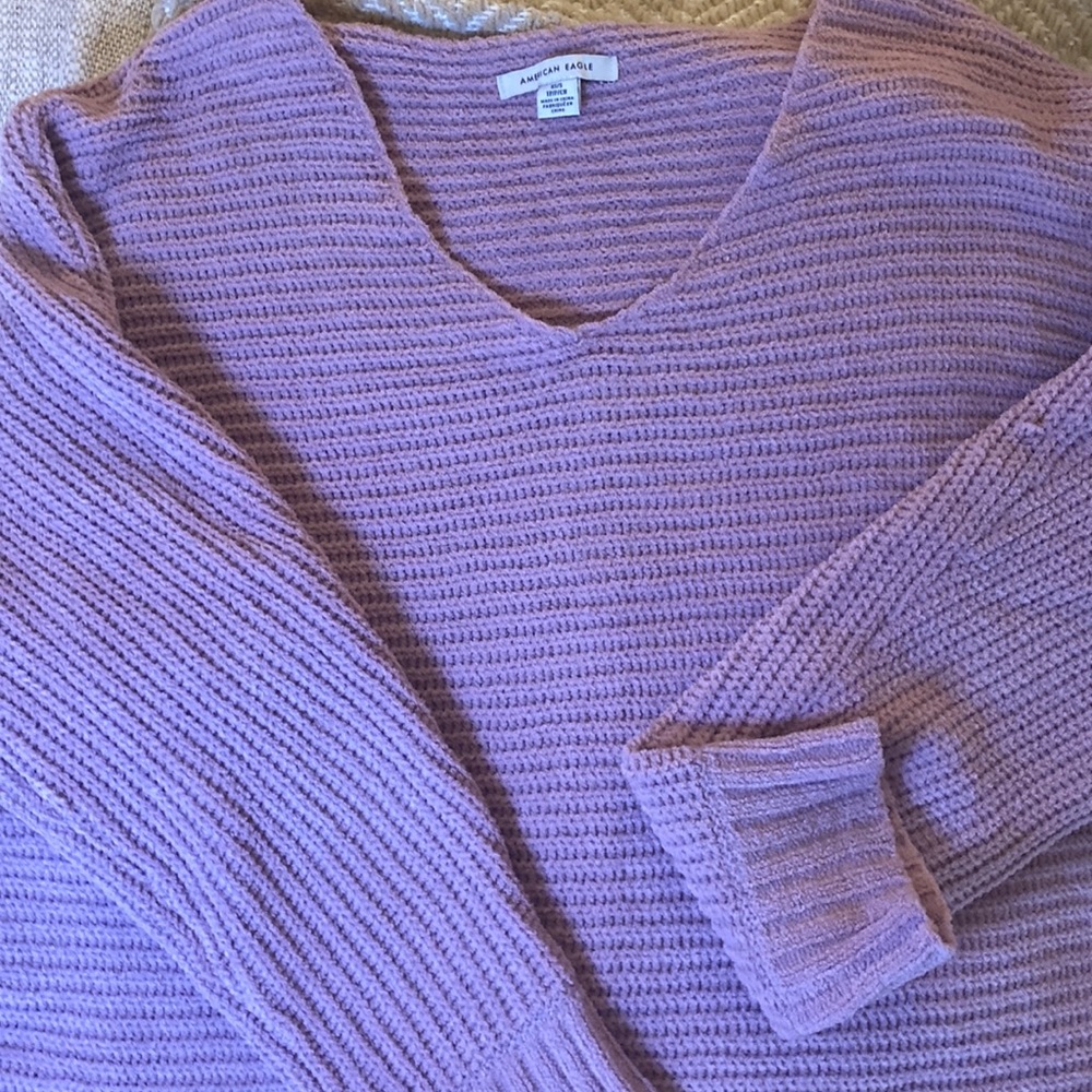 Lavender American Eagle v neck sweater. Size xs/s